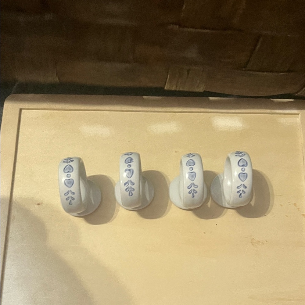 Pfaltzgraff Yorktowne White and Blue Ceramic Napkin Rings